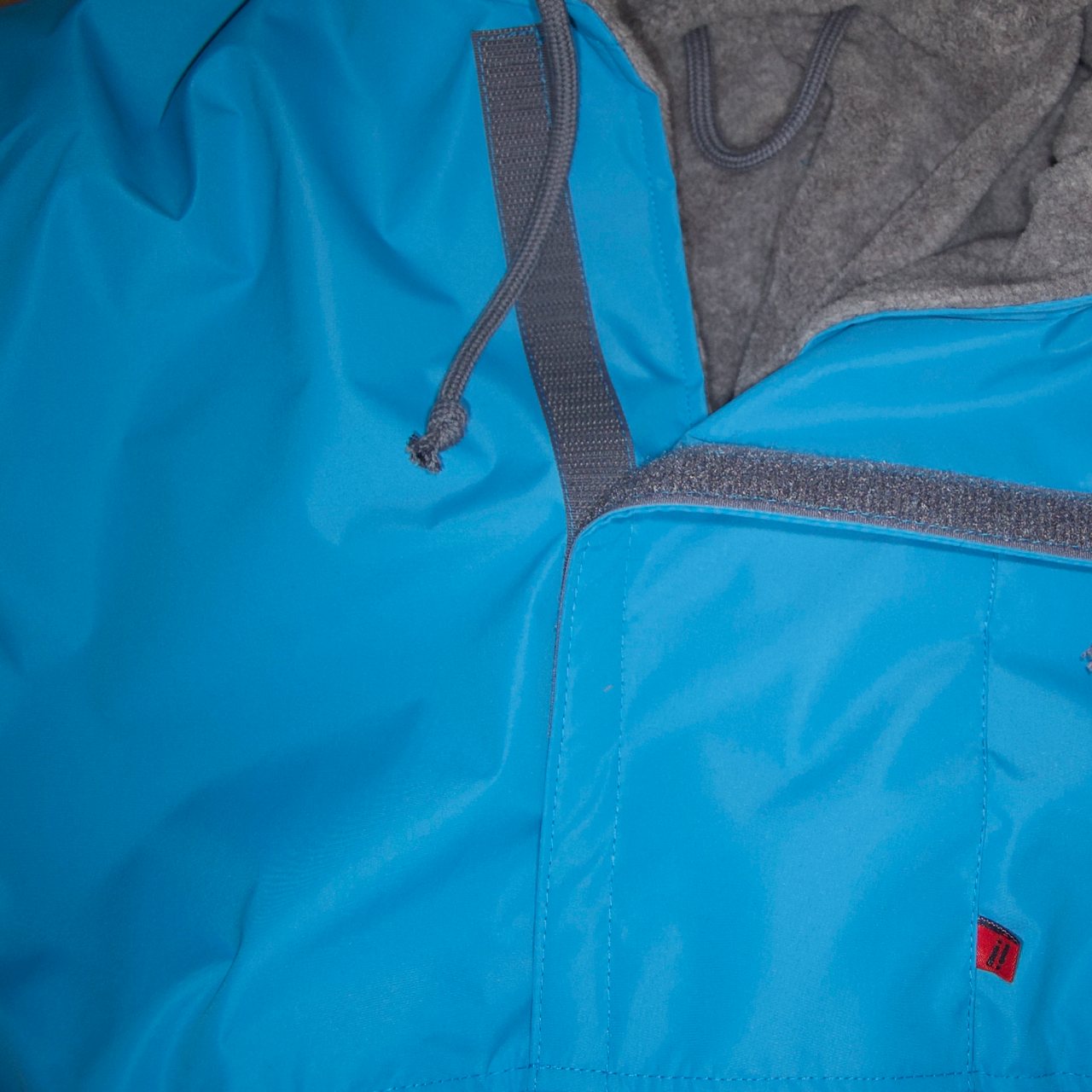 Wärmendes Outdoorcape "Aqua"